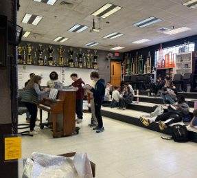 Show Choir Prepping for The Big Day